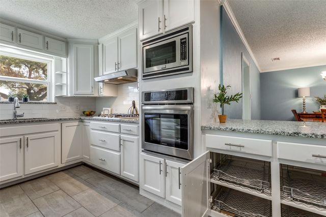 201 Hillview Drive, Hurst, TX 76054