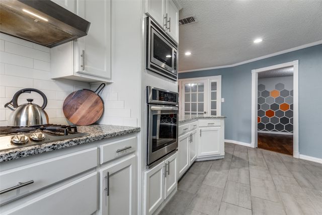 201 Hillview Drive, Hurst, TX 76054