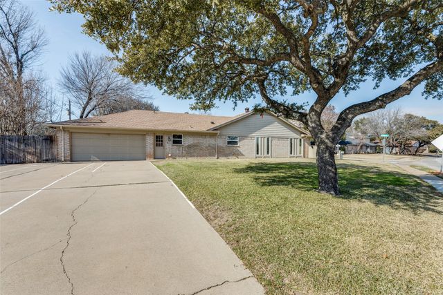 201 Hillview Drive, Hurst, TX 76054