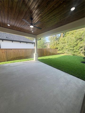 216 Bluehill Dr, Montgomery, TX 77356