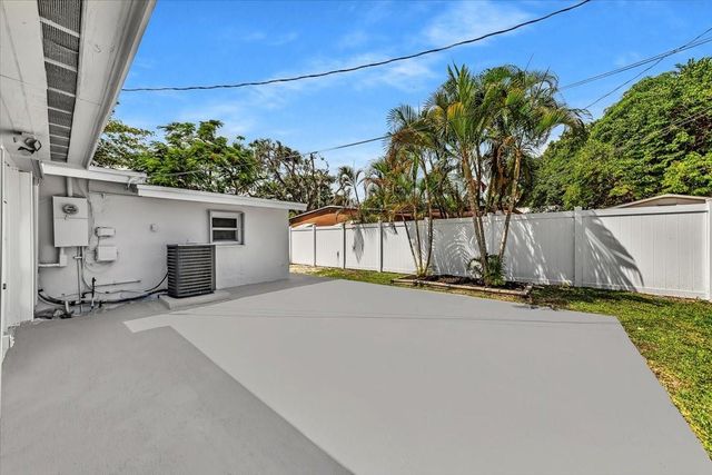 700 NE 3rd Avenue, Pompano Beach, FL 33060
