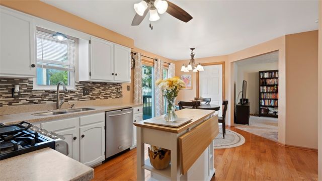 5096 Fountainwood Dr, Hampton, PA 15044