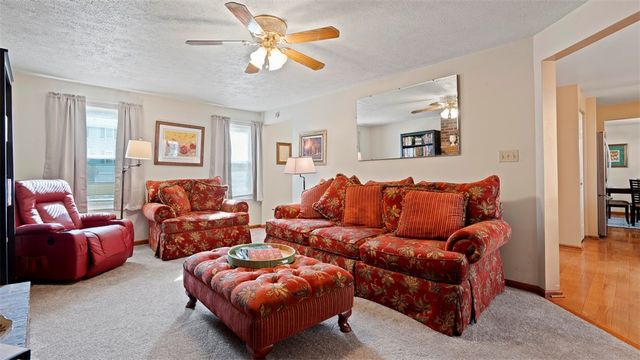 5096 Fountainwood Dr, Hampton, PA 15044