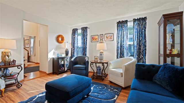 5096 Fountainwood Dr, Hampton, PA 15044