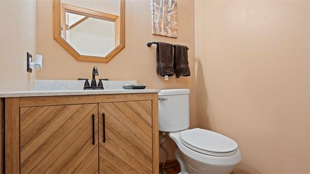 5096 Fountainwood Dr, Hampton, PA 15044