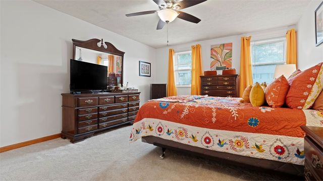 5096 Fountainwood Dr, Hampton, PA 15044