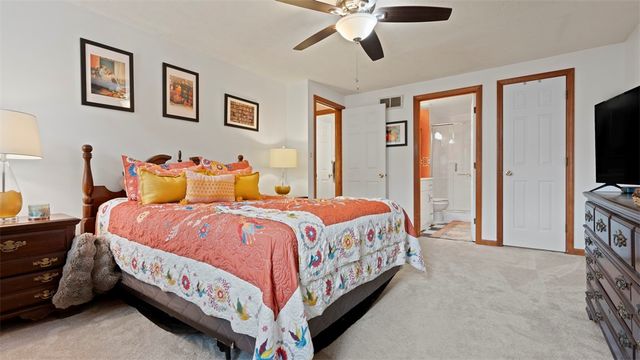 5096 Fountainwood Dr, Hampton, PA 15044