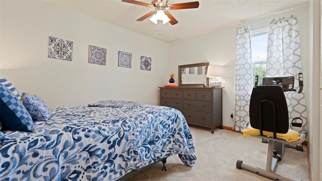 5096 Fountainwood Dr, Hampton, PA 15044