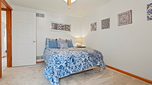 5096 Fountainwood Dr, Hampton, PA 15044