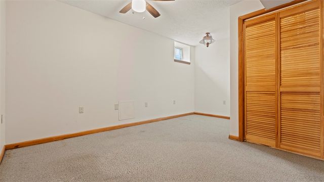 5096 Fountainwood Dr, Hampton, PA 15044