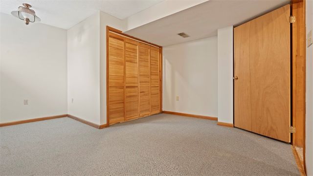 5096 Fountainwood Dr, Hampton, PA 15044