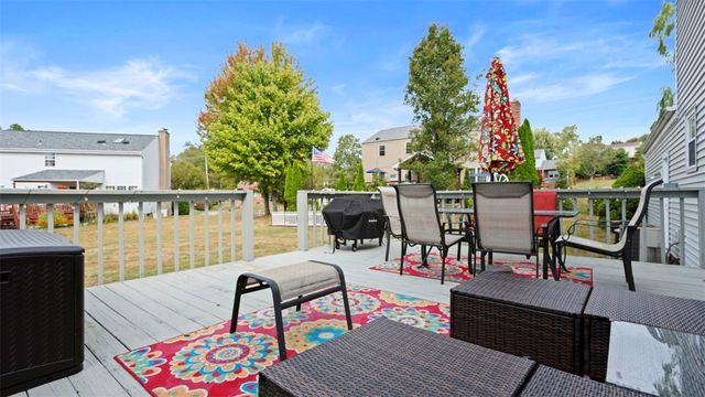 5096 Fountainwood Dr, Hampton, PA 15044