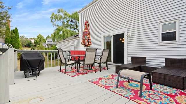 5096 Fountainwood Dr, Hampton, PA 15044