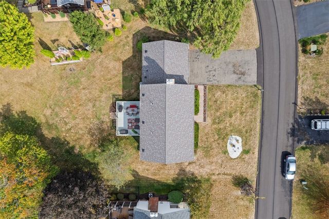 5096 Fountainwood Dr, Hampton, PA 15044