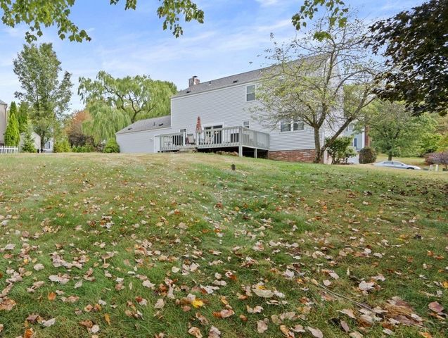 5096 Fountainwood Dr, Hampton, PA 15044