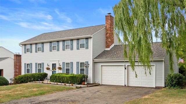 5096 Fountainwood Dr, Hampton, PA 15044