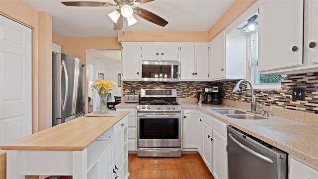 5096 Fountainwood Dr, Hampton, PA 15044