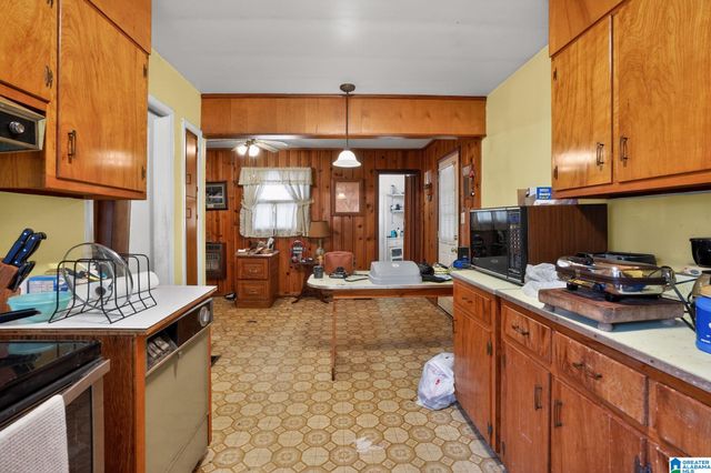 1600 ROBERTS DRIVE, Bessemer, AL 35023