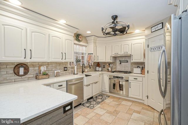 3215 EGLANTINE DR, Vineland, NJ 08360