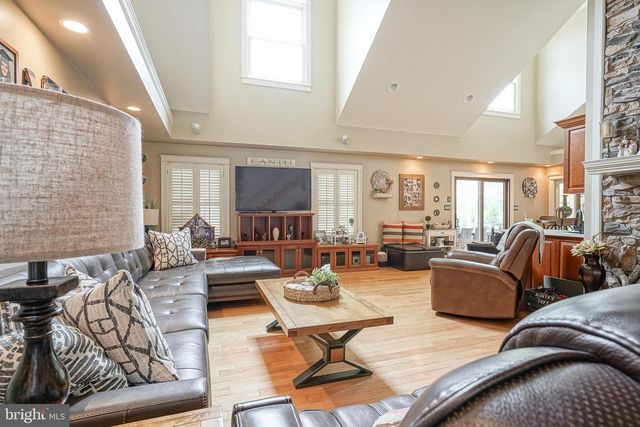 3215 EGLANTINE DR, Vineland, NJ 08360
