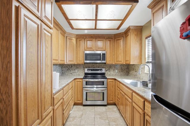 2406 S Walnut Rd, Turlock, CA 95380