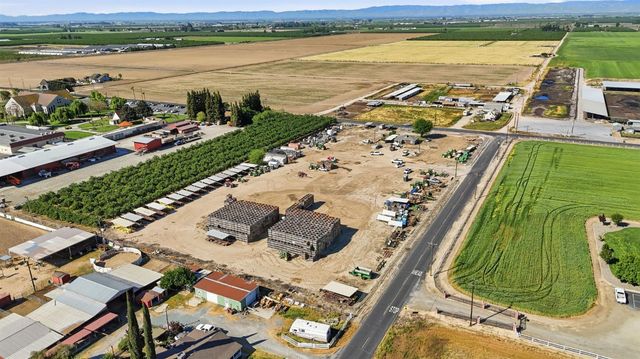 2406 S Walnut Rd, Turlock, CA 95380