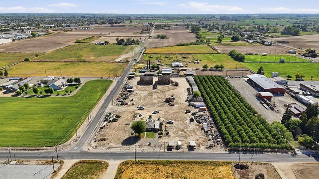 2406 S Walnut Rd, Turlock, CA 95380
