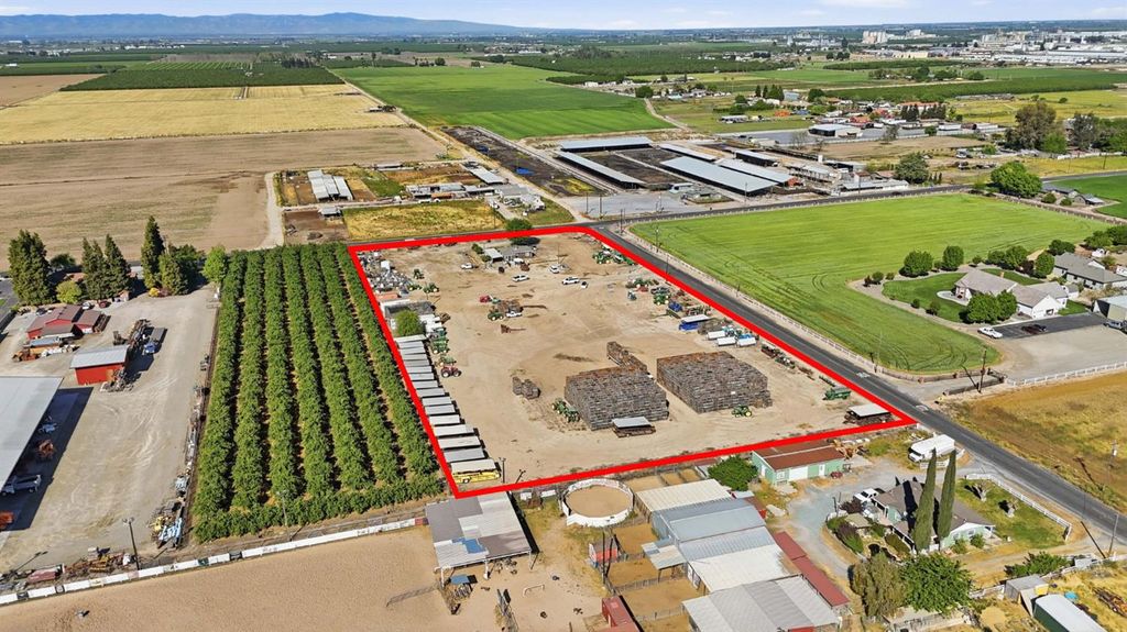 2406 S Walnut Rd, Turlock, CA 95380
