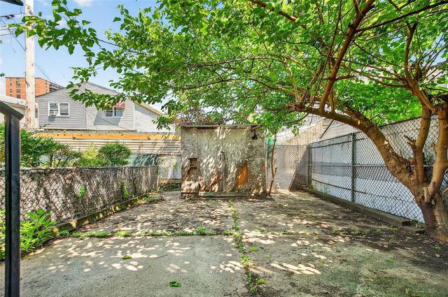 2049 Caesar Place, Bronx, NY 10473