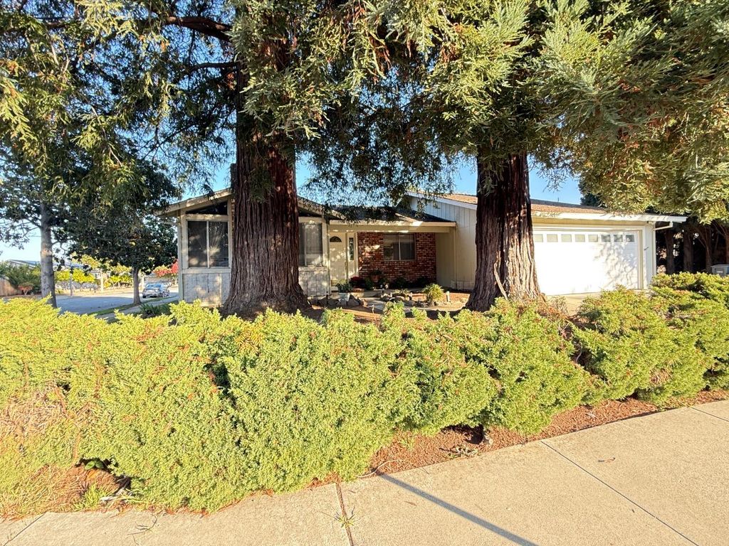 7490 Santa Theresa Drive, Gilroy, CA 95020
