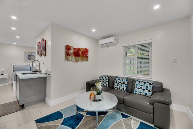 2633 NE 3rd Avenue, Wilton Manors, FL 33334