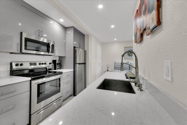 2633 NE 3rd Avenue, Wilton Manors, FL 33334