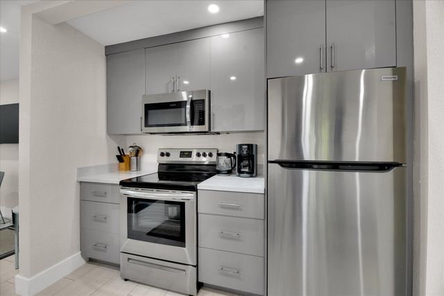 2633 NE 3rd Avenue, Wilton Manors, FL 33334