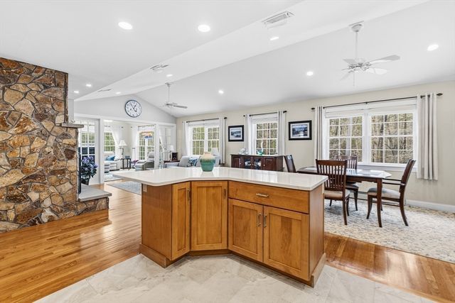 12 Brandt Beach Ave, Mattapoisett, MA 02739