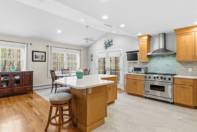 12 Brandt Beach Ave, Mattapoisett, MA 02739