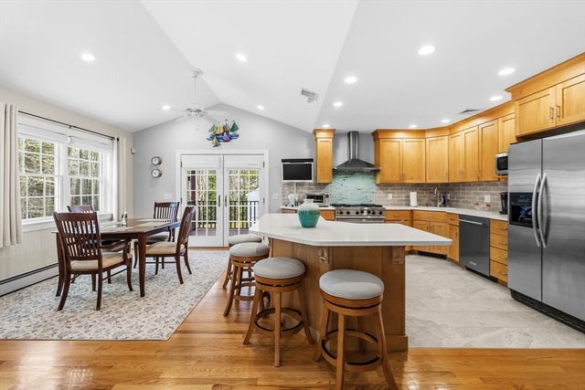 12 Brandt Beach Ave, Mattapoisett, MA 02739