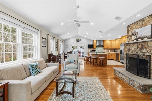 12 Brandt Beach Ave, Mattapoisett, MA 02739