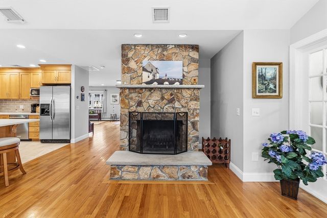 12 Brandt Beach Ave, Mattapoisett, MA 02739