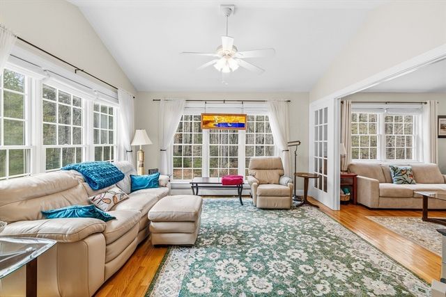 12 Brandt Beach Ave, Mattapoisett, MA 02739