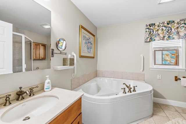 12 Brandt Beach Ave, Mattapoisett, MA 02739