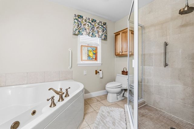 12 Brandt Beach Ave, Mattapoisett, MA 02739