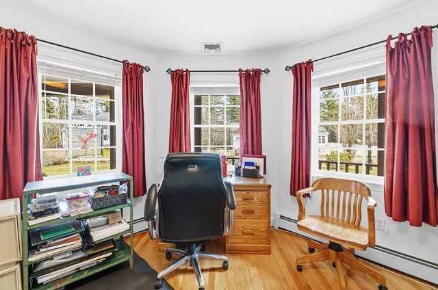 12 Brandt Beach Ave, Mattapoisett, MA 02739