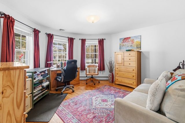 12 Brandt Beach Ave, Mattapoisett, MA 02739