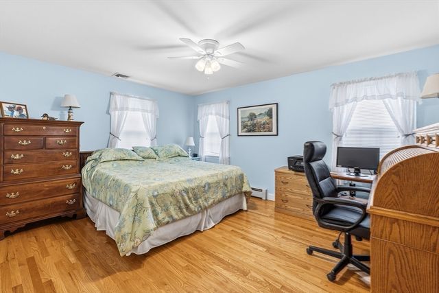 12 Brandt Beach Ave, Mattapoisett, MA 02739