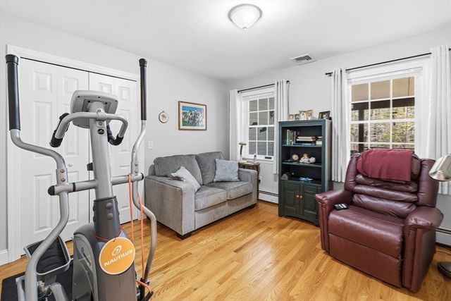 12 Brandt Beach Ave, Mattapoisett, MA 02739