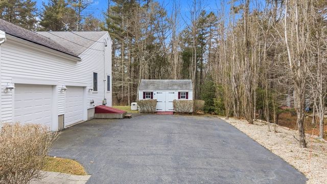 12 Brandt Beach Ave, Mattapoisett, MA 02739