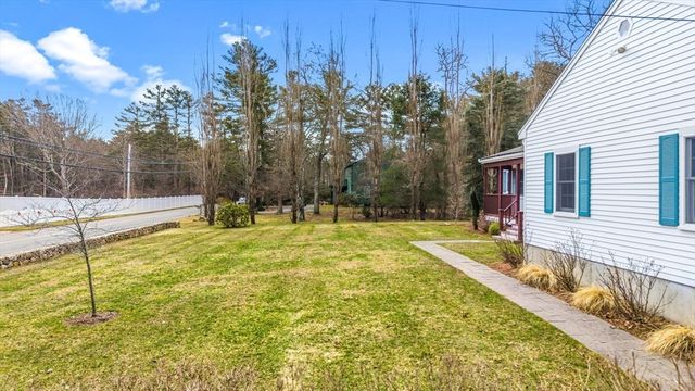 12 Brandt Beach Ave, Mattapoisett, MA 02739