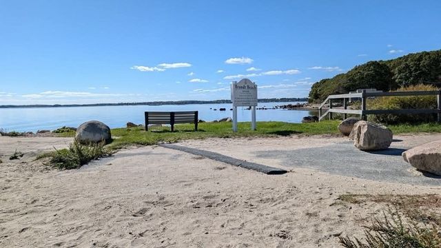 12 Brandt Beach Ave, Mattapoisett, MA 02739