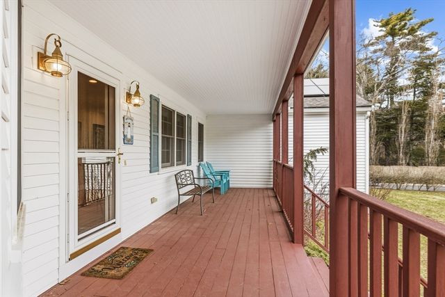 12 Brandt Beach Ave, Mattapoisett, MA 02739