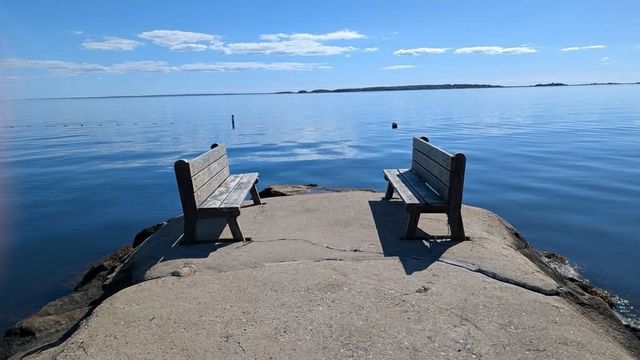 12 Brandt Beach Ave, Mattapoisett, MA 02739